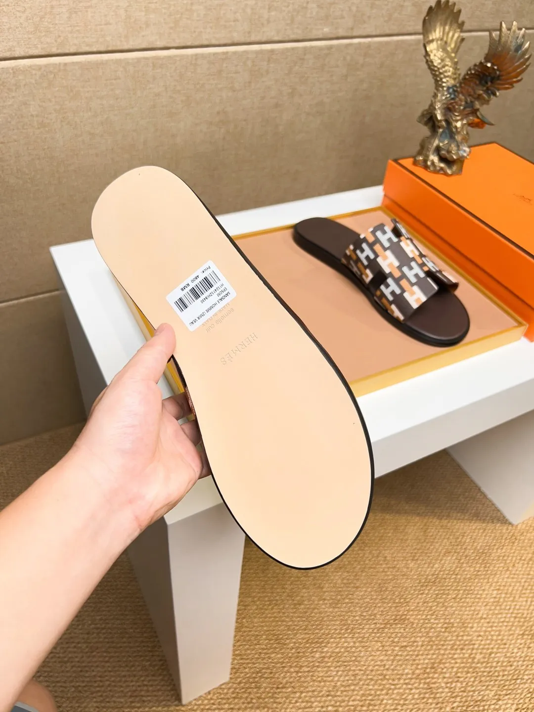 Men's clothing and shoes 💰280 💅💅💅 new arrival. Hermes Hermes official website latest counter synchronized new oran color leather H slippers, the original Paris version flew back to the original model and opened the mold to make it perfectly🍌The highest quality Sincerity, you can enter and leave the counter at will [Deyi] The upper is made of original customized  colored palm prints, crocodile print, ostrich print, colored cow leather, colored cow suede, 🤔 horse hair, 🥳 colored diamonds, 🥰 3D printing, and other genuine leather slippers, imported cow pattern foot pad lining, Italian  latest original genuine leather combination outsole Code number: 38-48 (customized at 46.47.48) Can be made into picture combination sole with genuine leather pattern and ordinary molded outsole